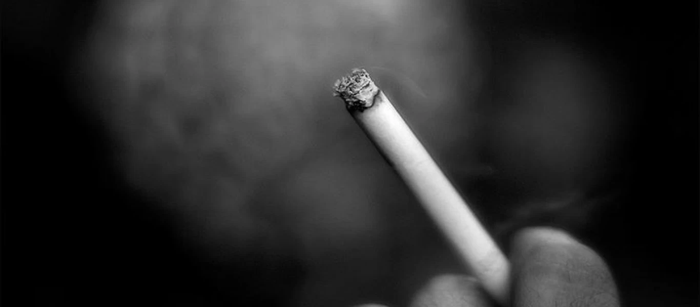 Καθηγητής Καρδιολογίας: «Οι καπνιστές έχουν περισσότερες πιθανότητες να νοσήσουν σοβαρά από κορωνοϊό»